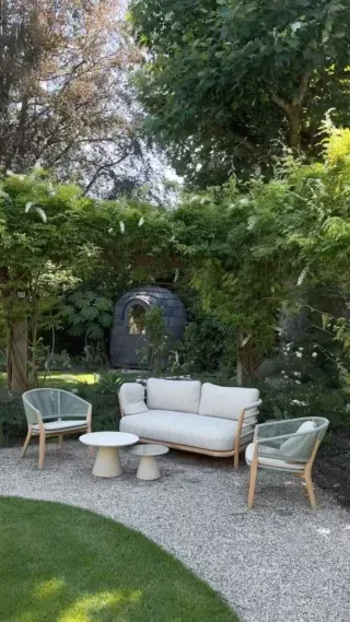 One of our special projects completed this year at the end of May in Breda (NL). 🥳🌿

Collaboration @talettavanberckel @koninklijke_ginkel_groep 

#tuin #breda #gardendesign #landscape #dutch